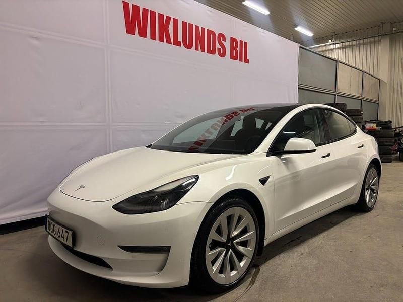 Vit Begagnad 2022 Tesla Model 3 Long Range AWD Sedan | 289 900 kr (Bra pris) - Bild 1/4