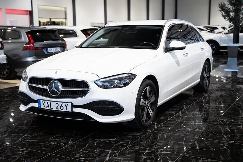 Begagnad Mercedes C300 Avantgarde 313 HK (230 kW) 2023 Vit