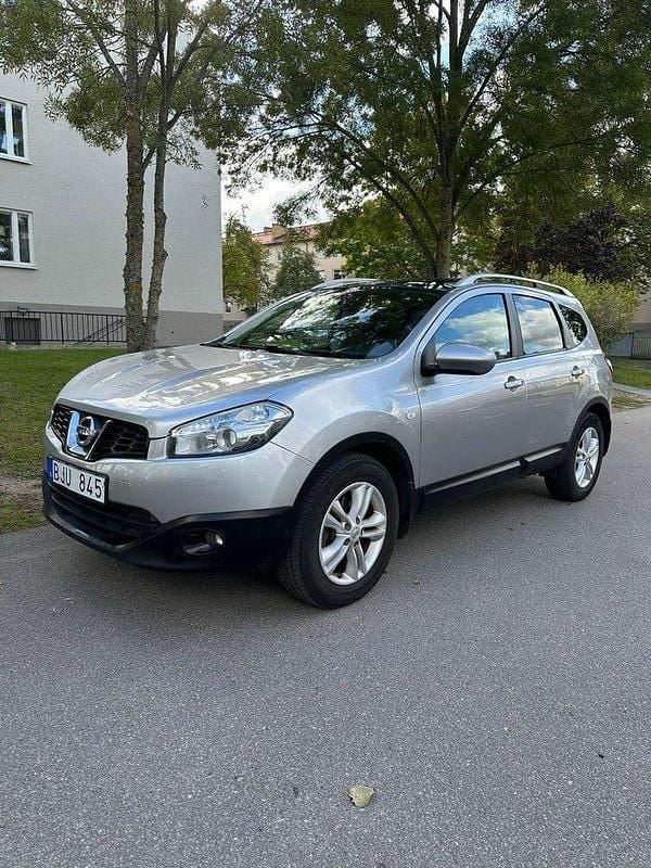 Silver Begagnad 2011 Nissan Qashqai +2 SUV | 74 900 kr (Marknadspris) - Bild 1/4