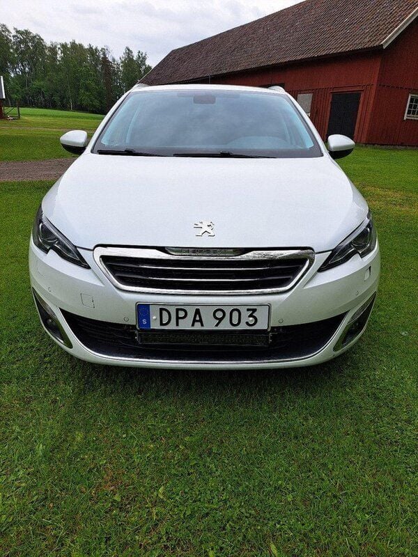 Vit Begagnad 2015 Peugeot 308 Allure Kombi | 87 000 kr (Bra pris) - Bild 1/4