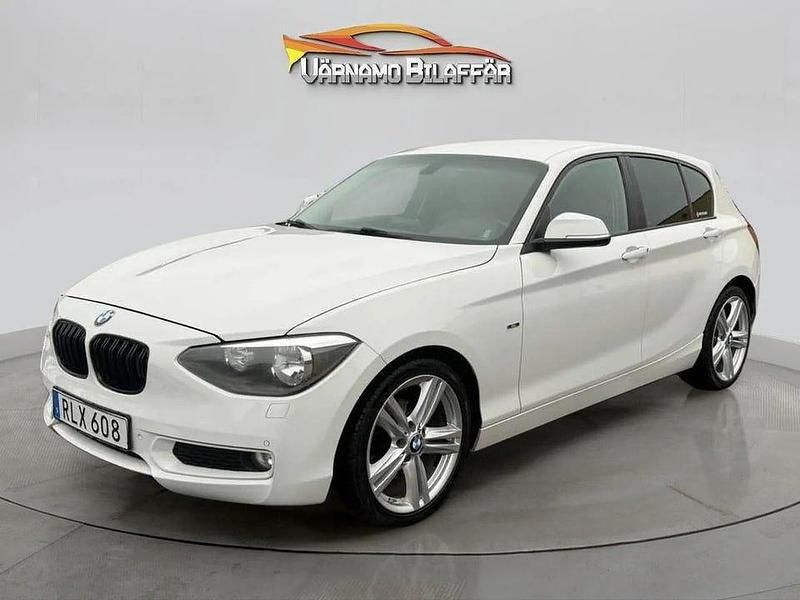 Vit Begagnad 2013 BMW 118 Urban Line Halvkombi | 109 800 kr (Marknadspris) - Bild 1/4