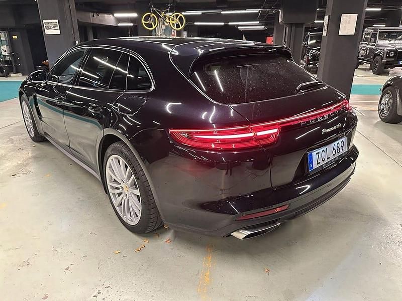 Begagnad Porsche Panamera 4 Sport Turismo 462 HK (339 kW) 2018 Svart Sedan