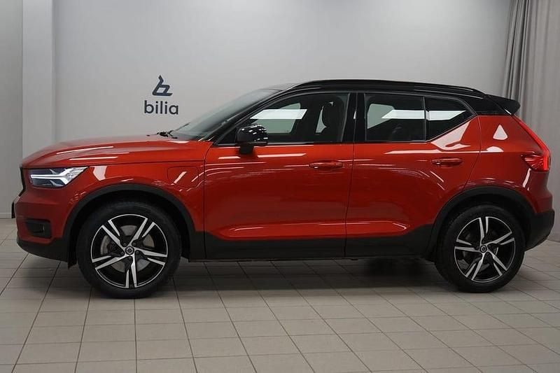 Begagnad Volvo XC40 R-Design 214 HK (157 kW) 2021 Röd SUV