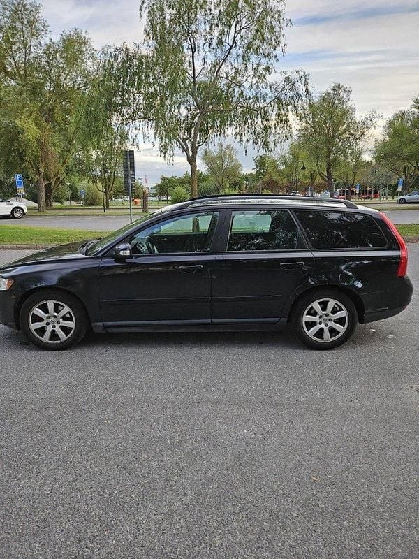 Svart Begagnad 2009 Volvo V50 Kinetic Kombi | 18 900 kr (Superpris) - Bild 1/4