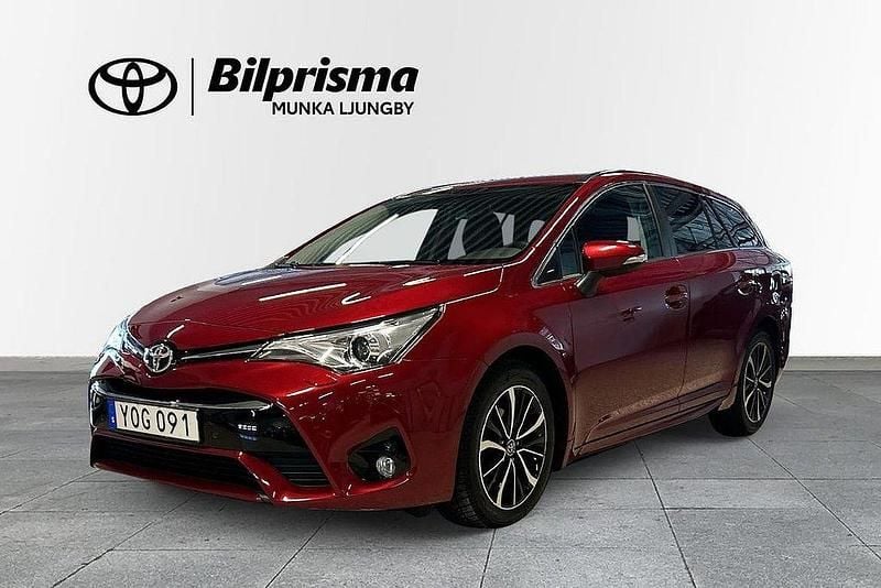 Röd Begagnad 2018 Toyota Avensis Edition Kombi | 209 900 kr (Marknadspris) - Bild 1/3