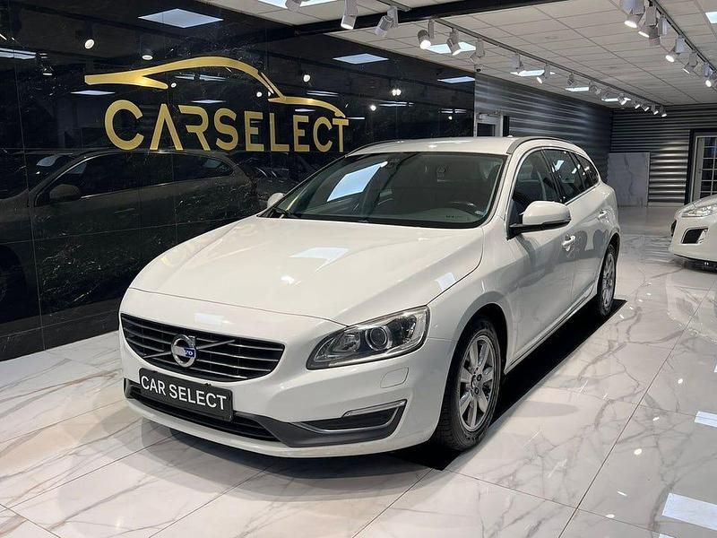 Begagnad Volvo V60 Momentum 166 HK (122 kW) 2014 Vit Kombi