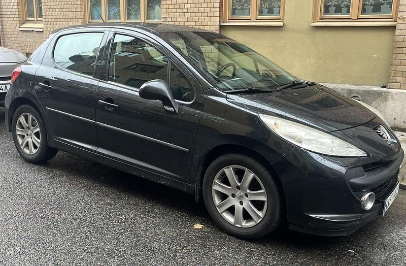 Svart Begagnad 2007 Peugeot 207 Sport Halvkombi | 18 000 kr (Marknadspris) - Bild 1/4