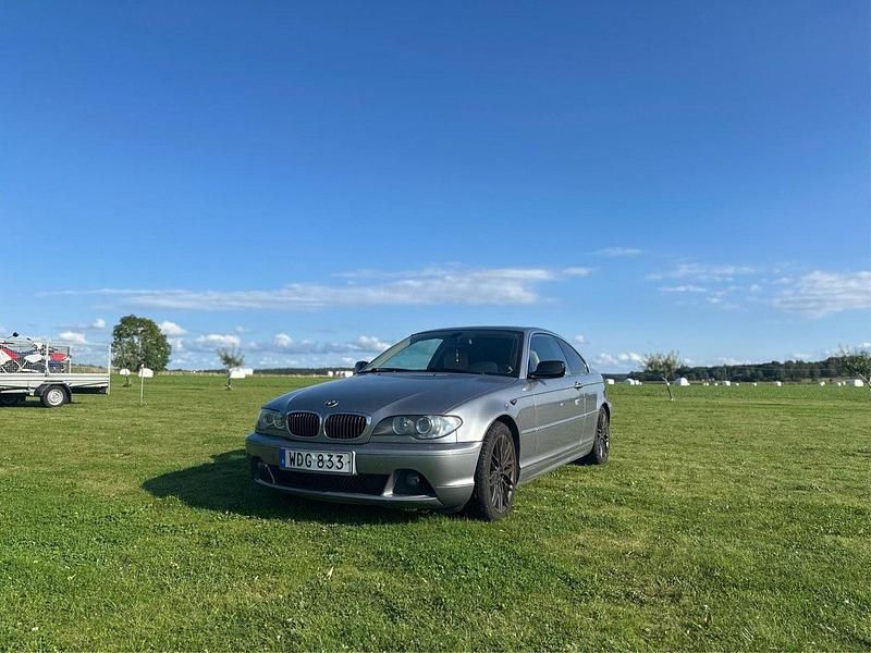 Grå Begagnad 2005 BMW 320 Sportkupé | 75 000 kr (Lite dyr) - Bild 1/4