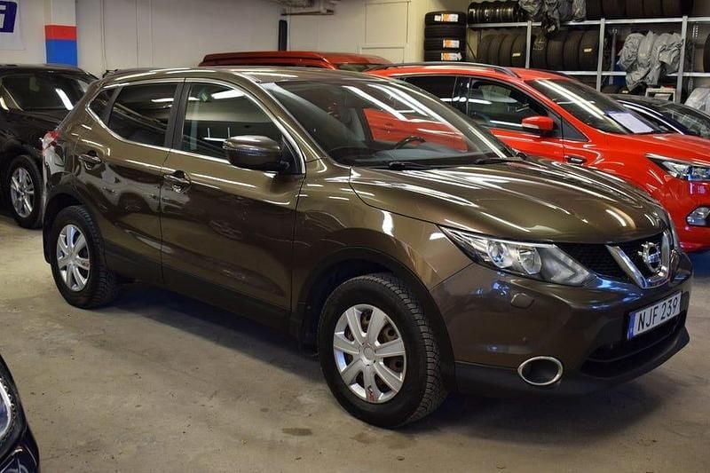 Begagnad Nissan Qashqai S 131 HK (96 kW) 2016 Brun SUV