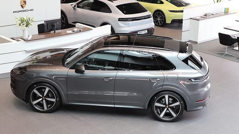 Begagnad Porsche Cayenne 305 HK (224 kW) 2025 Grå SUV