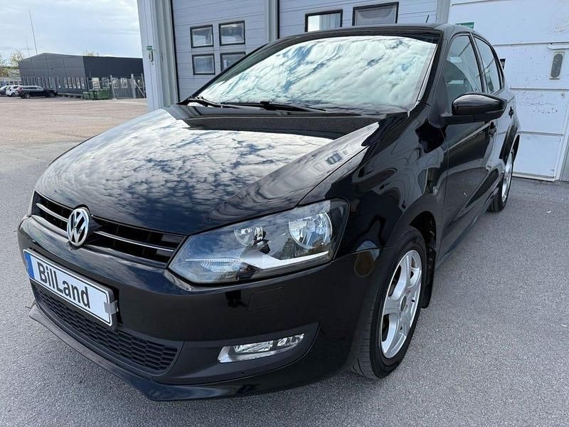 Svart Begagnad 2012 VW Polo Halvkombi | 74 900 kr (Marknadspris) - Bild 1/4