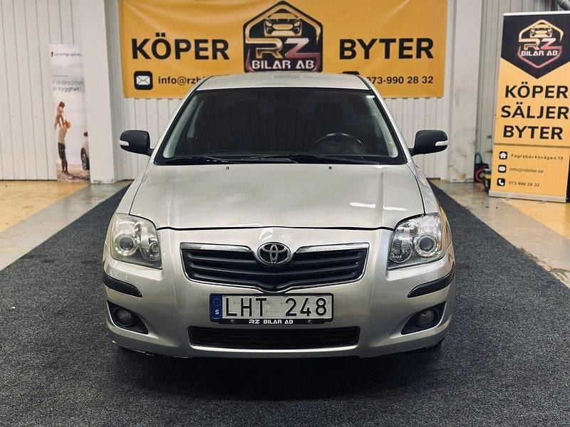 Silver Begagnad 2007 Toyota Avensis Sedan | 24 900 kr (Bra pris) - Bild 1/4