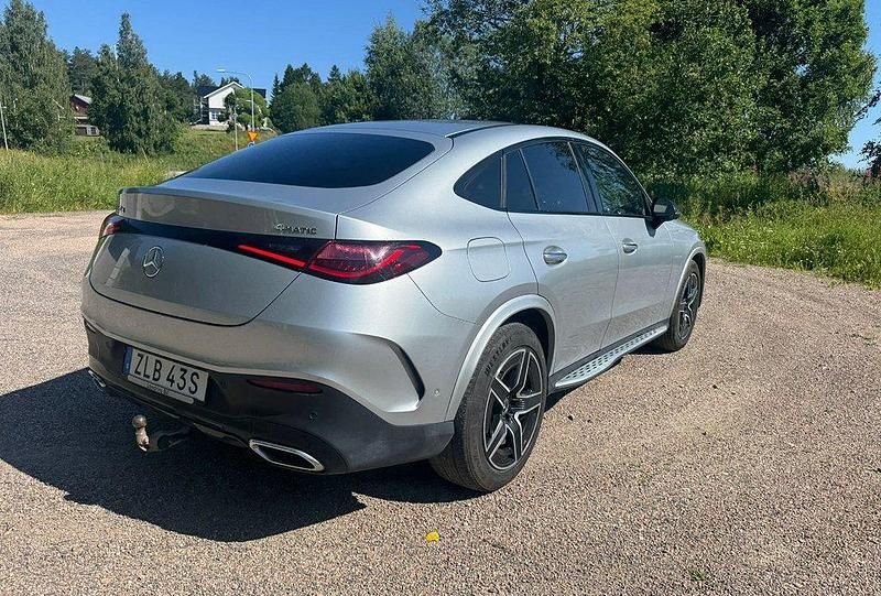 Silver Begagnad 2023 Mercedes GLC220 AMG line Sportkupé | 629 000 kr - Bild 1/4