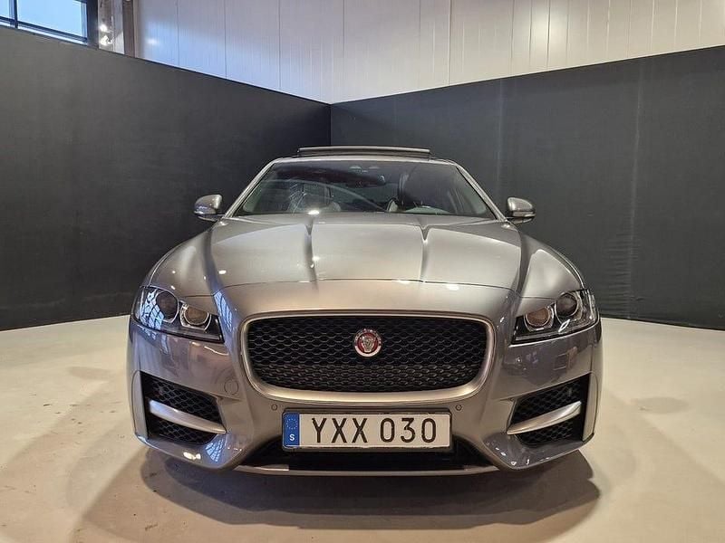 Begagnad Jaguar XF R-Sport 241 HK (177 kW) 2017 Grå Sedan
