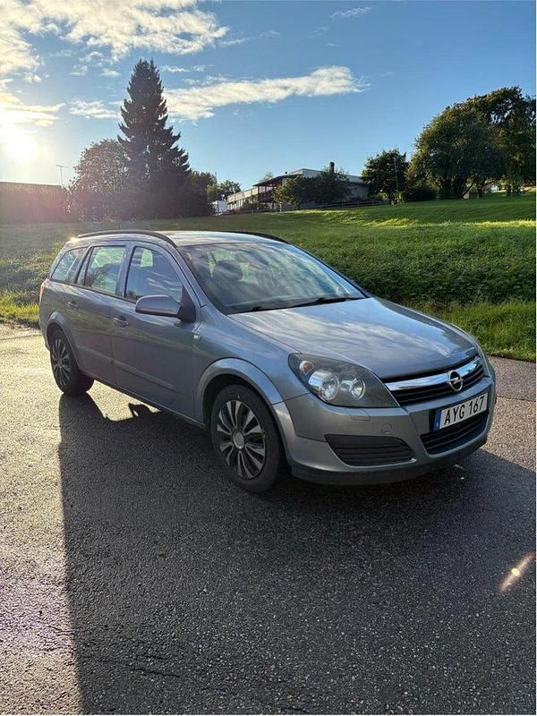Grå Begagnad 2007 Opel Astra Kombi | 22 000 kr (Marknadspris) - Bild 1/4