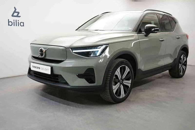 Grön Begagnad 2023 Volvo XC40 Single Motor SUV | 324 900 kr (Marknadspris) - Bild 1/1