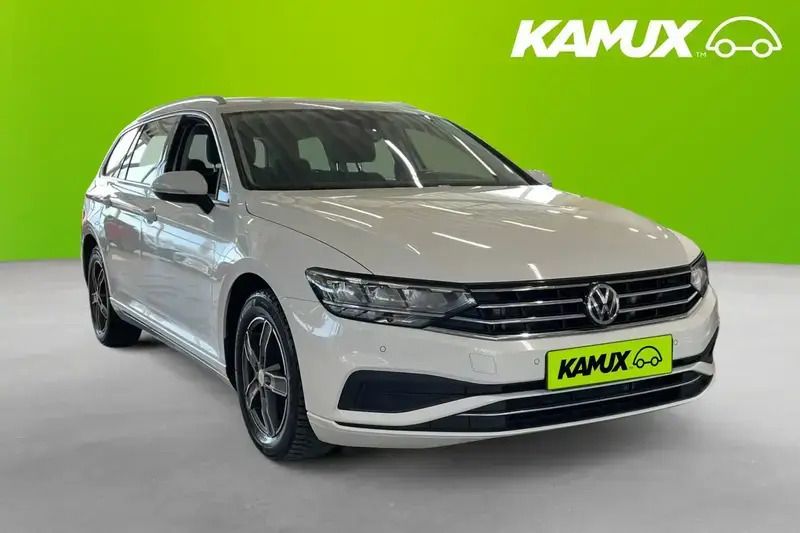 Vit Begagnad 2020 VW Passat Comfortline Kombi | 209 400 kr (Bra pris) - Bild 1/3