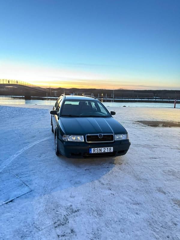Begagnad 2000 Skoda Octavia Kombi | 19 000 kr - Bild 1/4