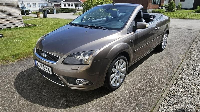 Grå Begagnad 2008 Ford Focus Cabriolet Cab | 49 000 kr - Bild 1/4