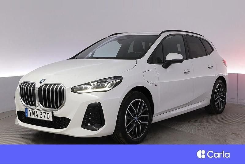 Vit Begagnad 2023 BMW 225 Active Tourer M Sport Minibuss | 398 900 kr (Dyr) - Bild 1/4
