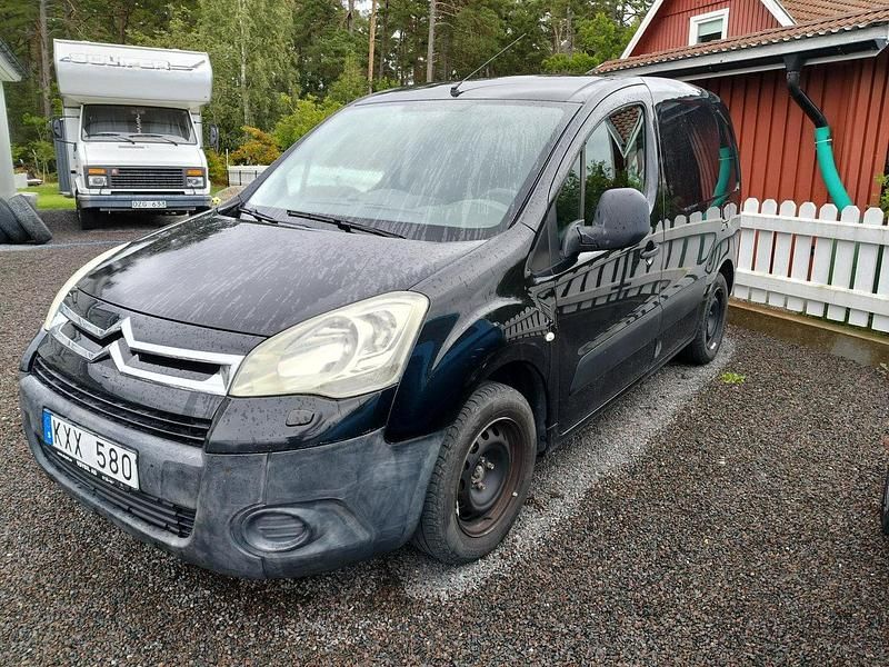 Svart Begagnad 2010 Citroën Berlingo Minibuss | 47 000 kr (Marknadspris) - Bild 1/4