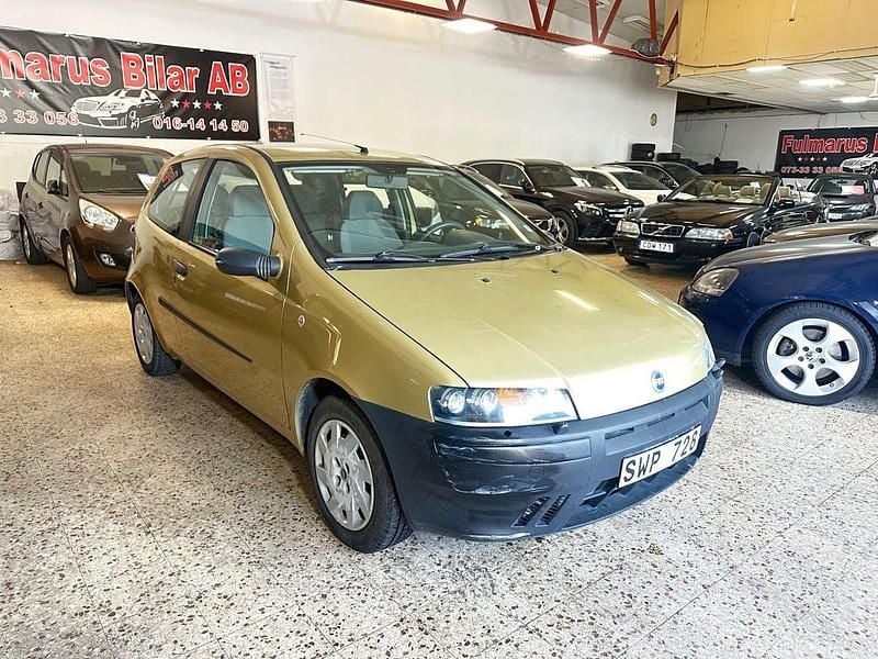 Ljusgul Begagnad 2001 Fiat Punto Halvkombi | 15 900 kr - Bild 1/4