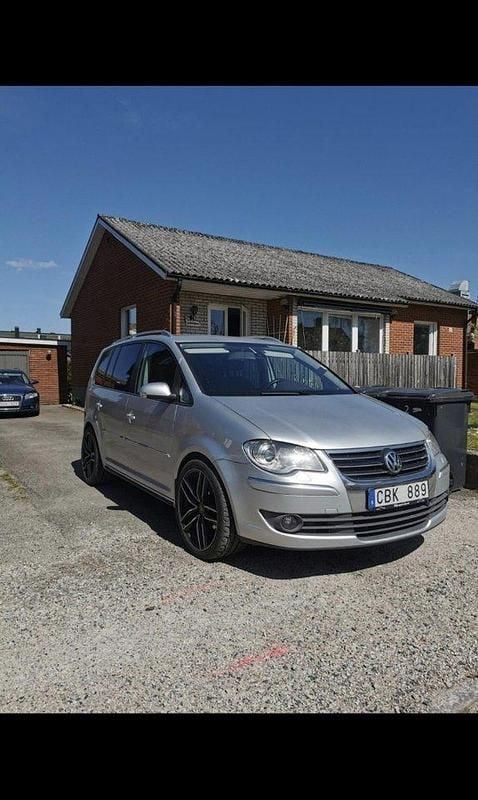 Silver Begagnad 2007 VW Touran Highline Minibuss | 39 000 kr (Marknadspris) - Bild 1/4