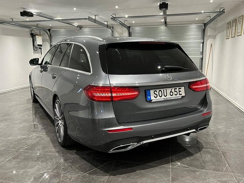 Begagnad Mercedes E220 AMG line 194 HK (142 kW) 2019 Grå Kombi