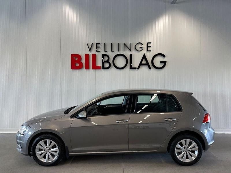 Grå Begagnad 2014 VW Golf VII Halvkombi | 114 500 kr (Marknadspris) - Bild 1/4