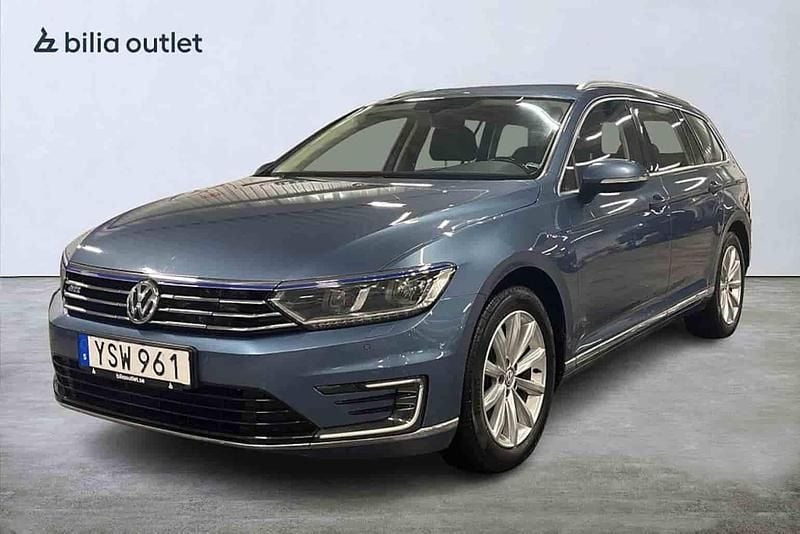 Blå Begagnad 2018 VW Passat GTE Kombi | 159 900 kr (Superpris) - Bild 1/1