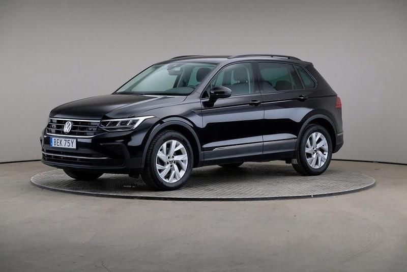 Svart Begagnad 2024 VW Tiguan SUV | 249 000 kr (Superpris) - Bild 1/4