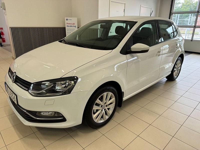 Vit Begagnad 2016 VW Polo Halvkombi | 84 900 kr (Marknadspris) - Bild 1/4