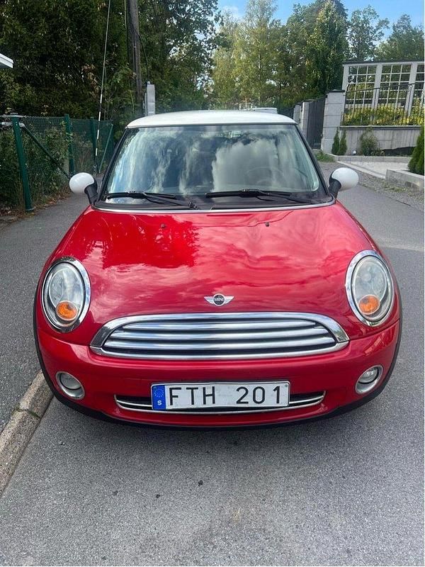 Röd Begagnad 2007 Mini Cooper Pepper Halvkombi | 39 500 kr (Marknadspris) - Bild 1/4