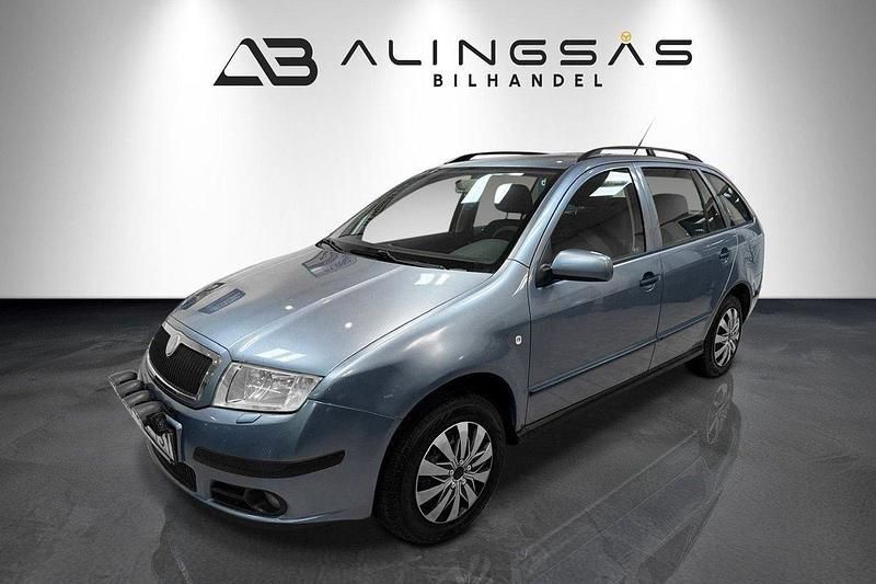 Ljusgrå (grå) Begagnad 2007 Skoda Fabia Kombi | 24 900 kr (Marknadspris) - Bild 1/4