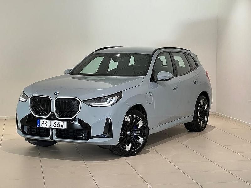 Grå Begagnad 2026 BMW X3 Comfort Edition SUV | 669 900 kr - Bild 1/4