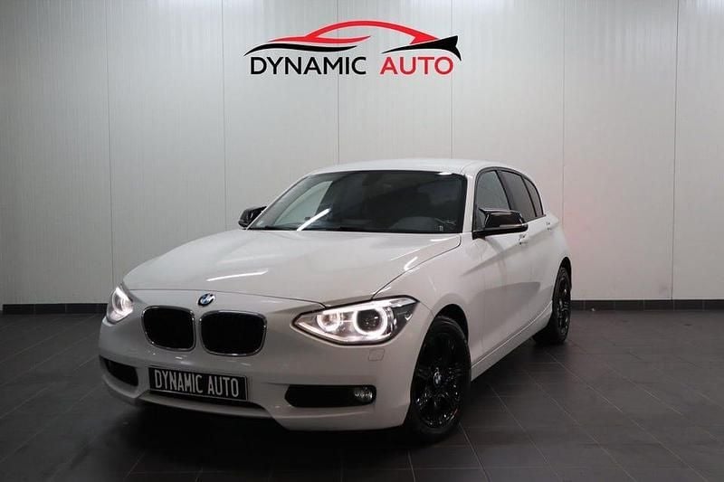 Vit Begagnad 2013 BMW 116 Halvkombi | 124 900 kr (Marknadspris) - Bild 1/4
