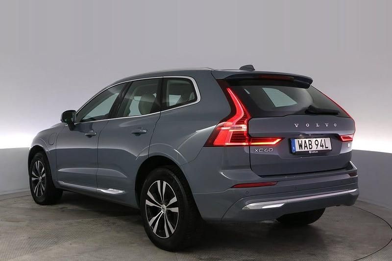 Begagnad Volvo XC60 Core 350 HK (257 kW) 2023 Grå SUV