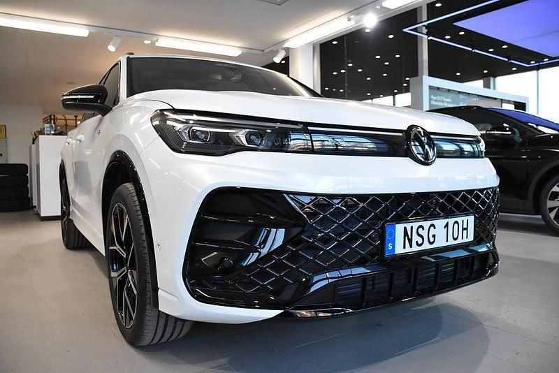 Ny VW Tiguan R-line Edition 194 HK (142 kW) 2025 Vit SUV