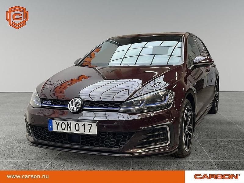 Svart Begagnad 2018 VW Golf VII Active Halvkombi | 167 900 kr (Marknadspris) - Bild 1/3