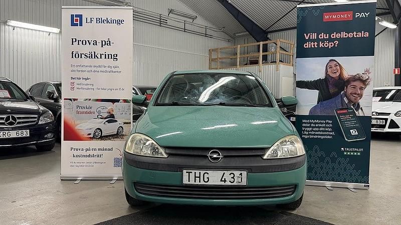 Begagnad Opel Corsa 75 HK (55 kW) 2002 Grön Halvkombi