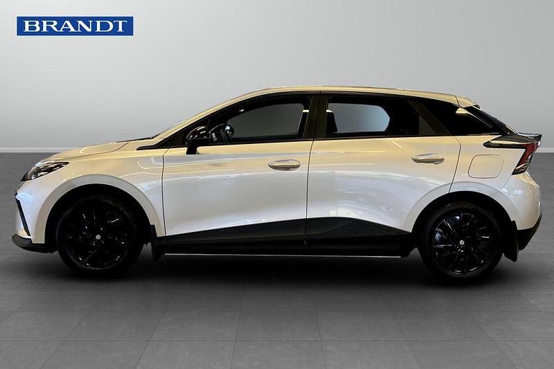 Begagnad MG MG4 EV 125 kW (171 HK) 2023 Grå Halvkombi