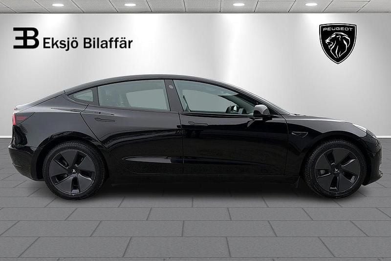 Begagnad Tesla Model 3 Standard Range 235 kW (320 HK) 2022 Svart Sedan