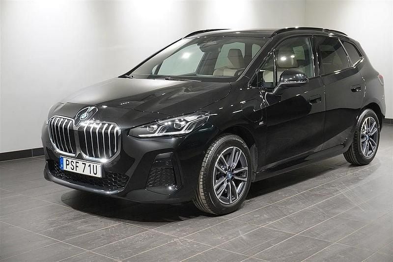 Begagnad BMW 230e Active Tourer Comfort Edition 150 HK (110 kW) 2024 Svart Minibuss