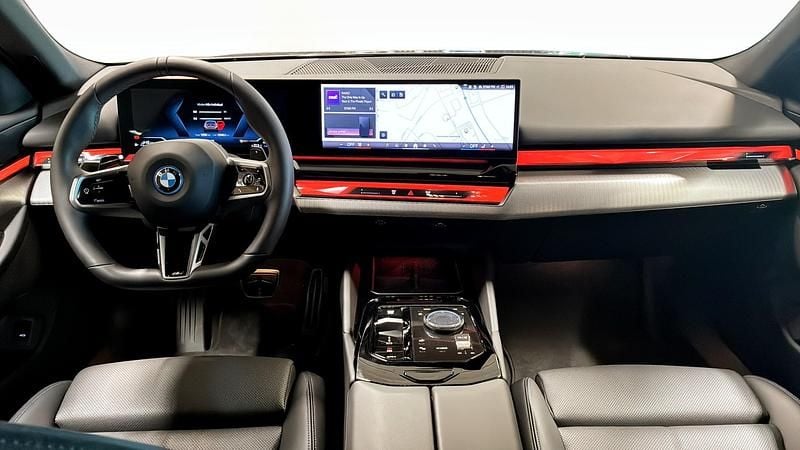 Begagnad BMW 530e Shadowline 299 HK (219 kW) 2025 Grå Kombi