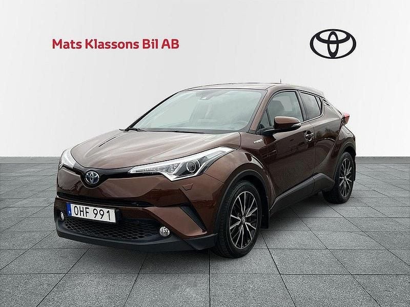Brun Begagnad 2017 Toyota C-HR Executive SUV | 209 000 kr (Marknadspris) - Bild 1/4