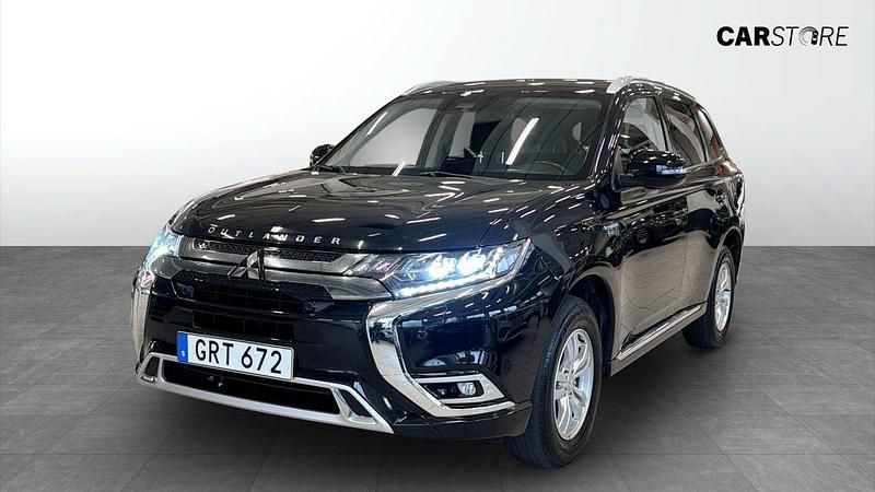 Svart (black) Begagnad 2020 Mitsubishi Outlander P-HEV SUV | 199 900 kr (Bra pris) - Bild 1/4