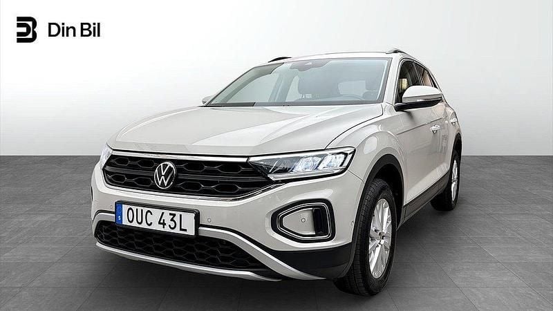 Grå (ascot grey) Begagnad 2022 VW T-Roc Life SUV | 279 900 kr (Marknadspris) - Bild 1/4