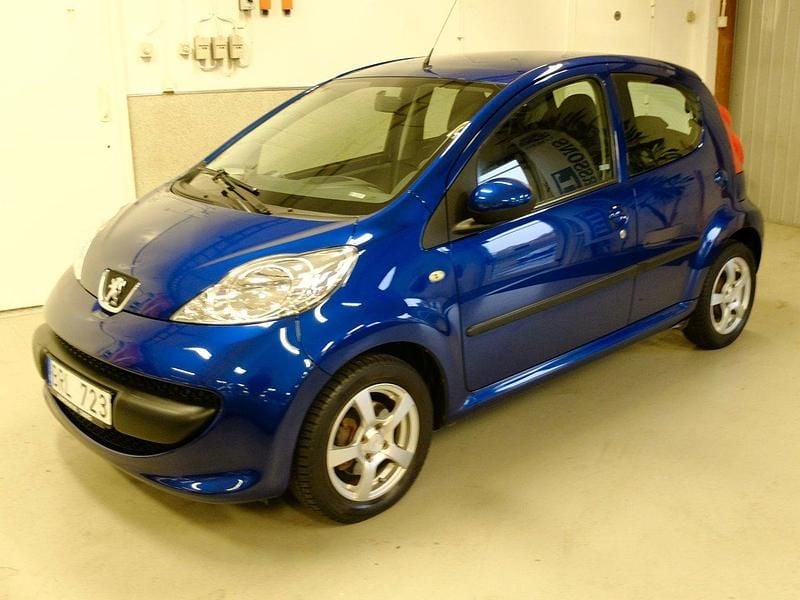Mörkblå Begagnad 2008 Peugeot 107 S Halvkombi | 49 000 kr (Dyr) - Bild 1/4