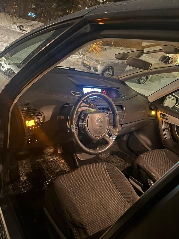 Begagnad Citroën Grand C4 Picasso 109 HK (80 kW) 2010 Minibuss