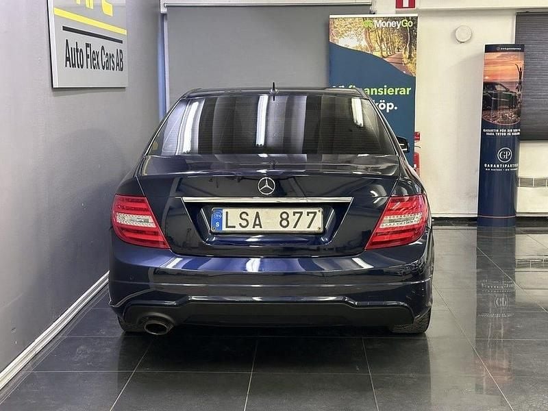 Begagnad Mercedes C180 Avantgarde 156 HK (114 kW) 2012 Blå
